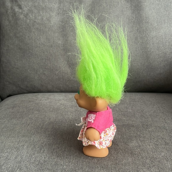 💚 HOST PICK 💚 Vintage Green Haired Troll Doll in Pink Dress - Picture 3 of 10